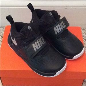 NIKE baby + toddler black basketball shoes size 6